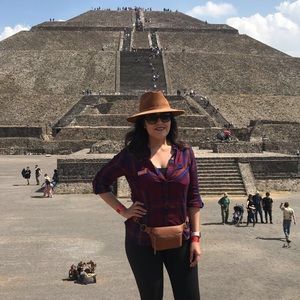 Meet your Posher, Yvette